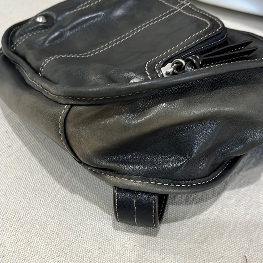 Clarks Black Leather Crossbody Bag - Picture 15 of 16